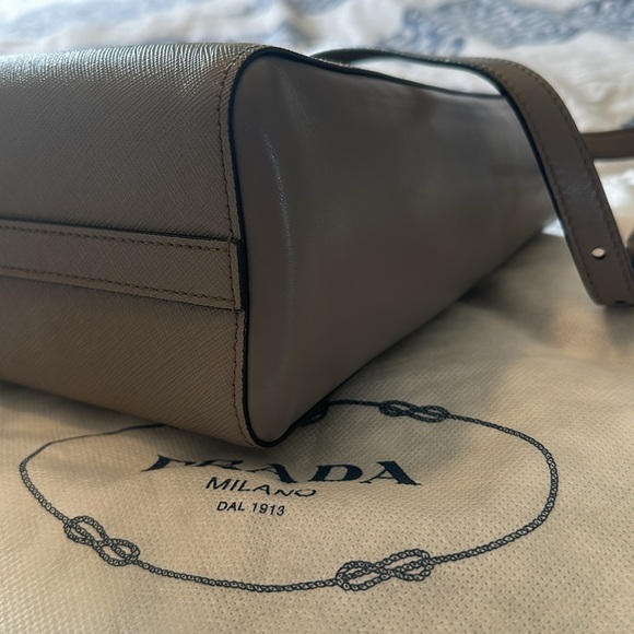 Prada Saffiano Soft Argilla - Picture 6 of 10